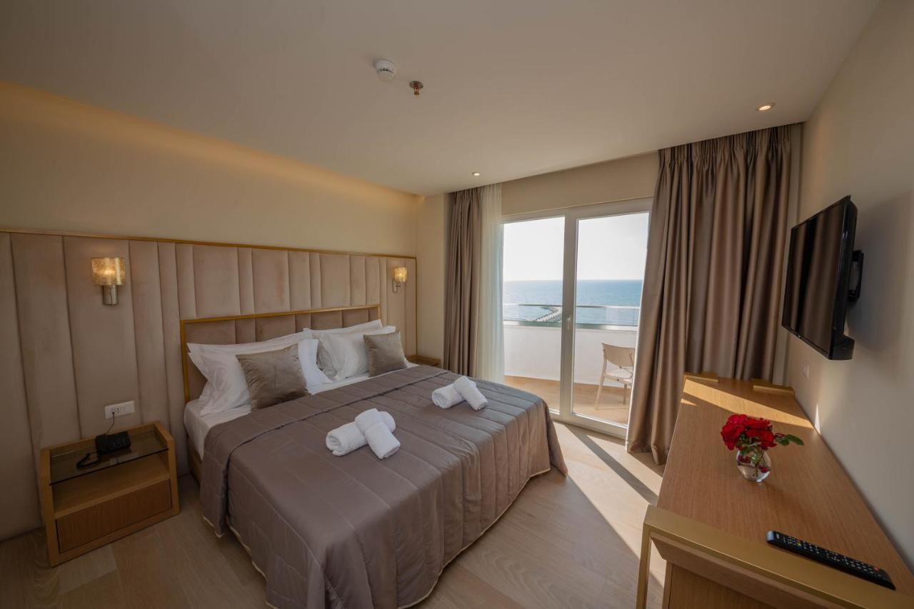 Merar Hotel Golem  Luaran gambar
