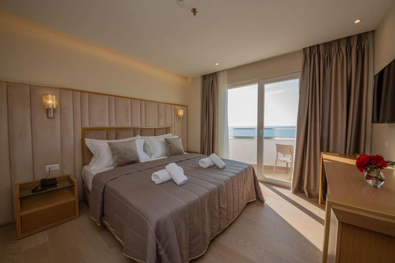 Merar Hotel Golem  Luaran gambar