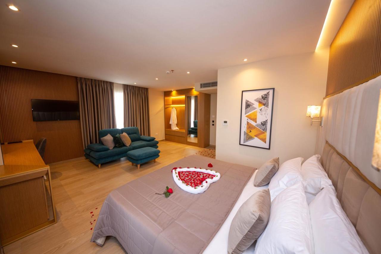 Merar Hotel Golem  Luaran gambar